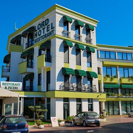 Lord Hotel Tirana Exterior photo