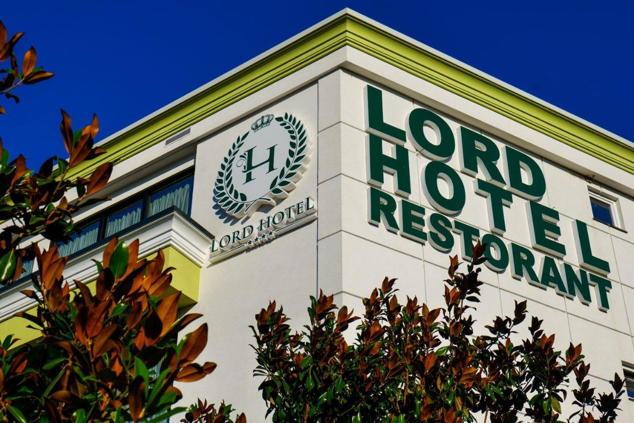 Lord Hotel Tirana Exterior photo